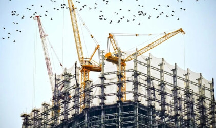 В пригороде Челябинска на берегу озера продают 37 участков для многоэтажной застройки