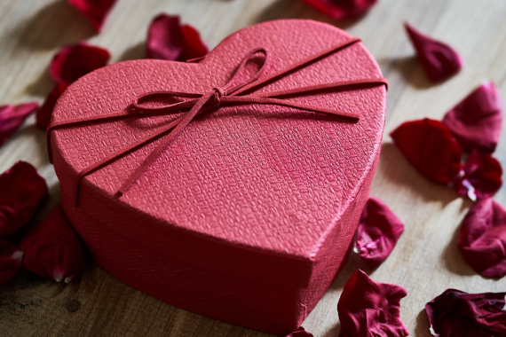 ВТБ: челябинцы на 25% увеличили траты на подарки для любимых