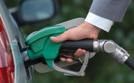 В Челябинске оказался самый дешёвый бензин среди соседних городов