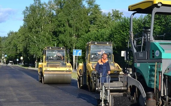 В Челябинской области из-за жары приостановили ремонт дорог